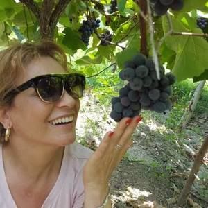 Meet your Posher, Amparo